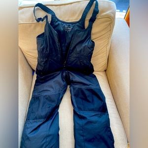 Awesome water proof ski/ snow pants for 8 year old boy. Excellent condition